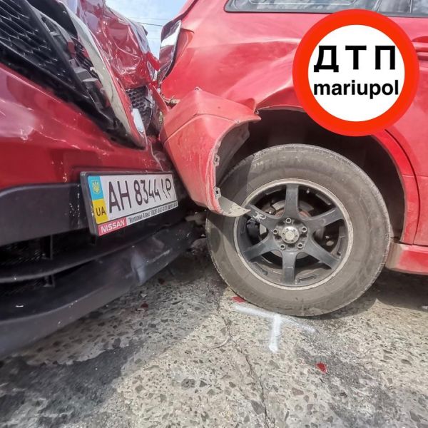 В Приморском районе Мариуполя попали в ДТП  пассажирский автобус и три легковушки