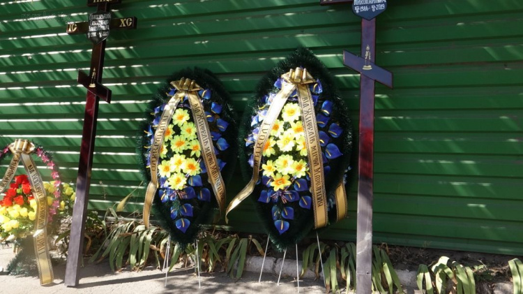 В Мариуполе попрощались с погибшими морпехами (ФОТОФАКТ)