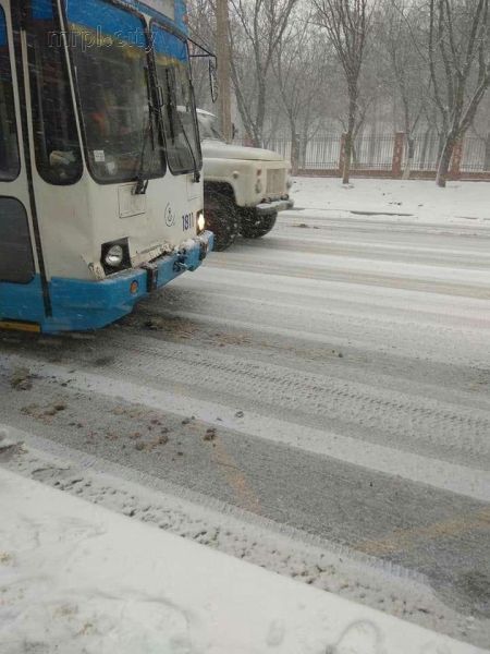 В Мариуполе троллейбус столкнулся с маршруткой (ФОТО)