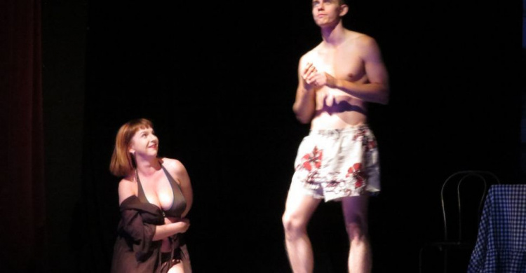 В театре Мариуполя учинили «сексуальное хулиганство» (ФОТО+ВИДЕО)
