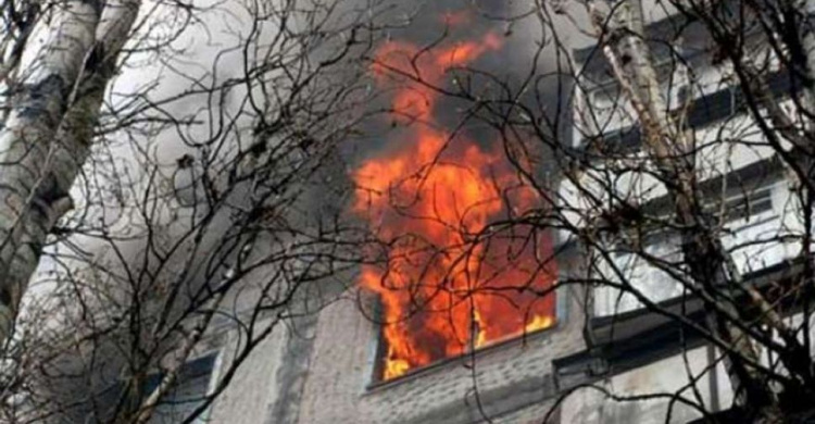 В Мариуполе на пожаре в высотке погибла женщина