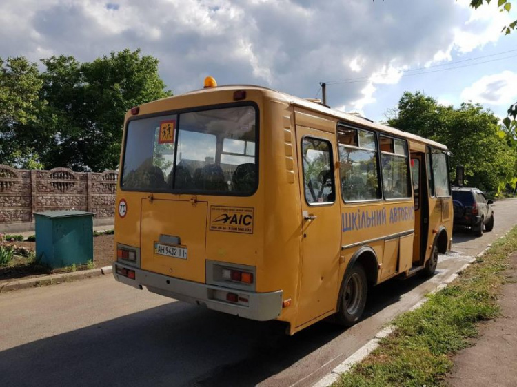 Под Мариуполем загорелся школьный автобус с детьми (ФОТО)
