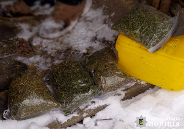 Житель Мариуполя хранил дома больше килограмма наркотиков