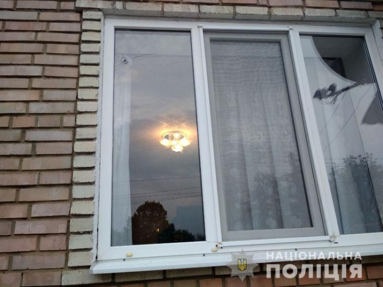 В Донбассе мужчина открыл огонь по жилому дому (ФОТО)