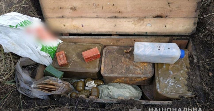 В мариупольском доме нашли сундук с боеприпасами