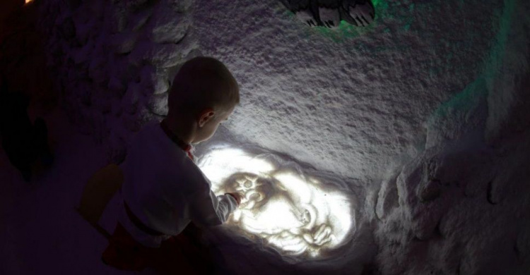 Соляная пещера оздоровит маленьких мариупольцев (ФОТО)