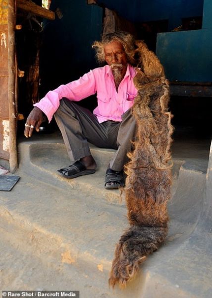 Житель Индии 40 лет не стриг и не мыл волосы (ФОТО)