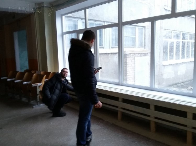 Организаторы проекта «Моя школа» прибыли в ОШ №15 Мариуполя обсудить проект реконструкции (ДОПОЛНЕНО)