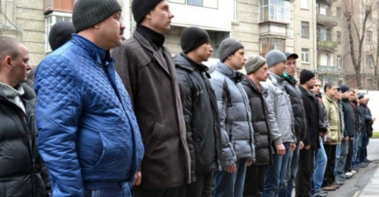 В Донбассе противник готовит принудительную мобилизацию местного населения