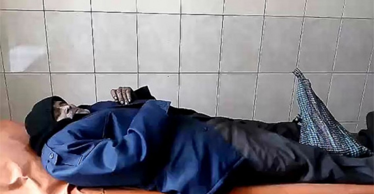 В Донецкой области пенсионер с переломом ноги несколько часов замерзал на улице