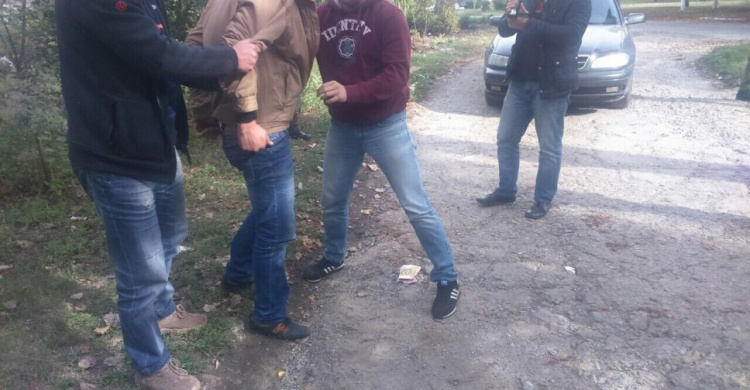 В Донецкой области полицейский попался на взятке в 10 тыс. грн. (ФОТО)