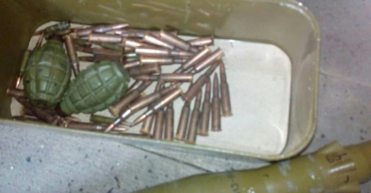 Спецслужба передала найденные в Донбассе боеприпасы военным (ФОТО)