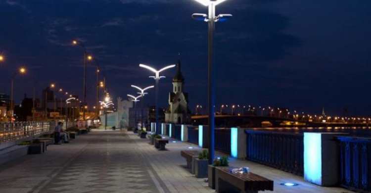 В Донецкой области уличные светильники будут питаться от солнечной батареи