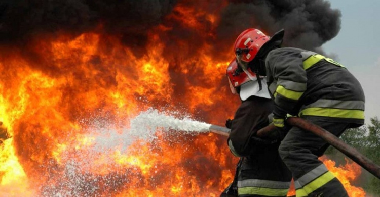 В Мариуполе 72-летняя пенсионерка едва не сгорела в собственном сарае