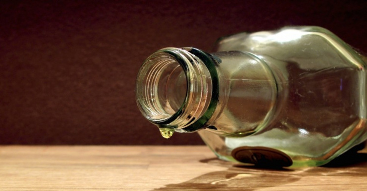 В Мариуполе изъяли свыше 1200 бутылок «паленого» алкоголя (ФОТО)
