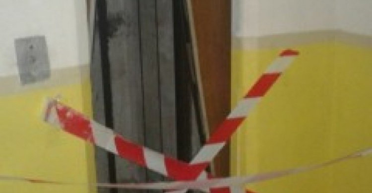 В Мариуполе мужчина покалечился, пытаясь выбраться из застрявшего лифта