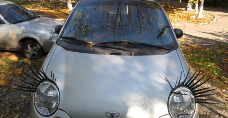 В Мариуполе обнаружено авто с самым очаровательным «взглядом» (ФОТОФАКТ)