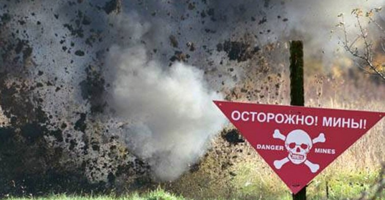 В оккупированном Новоазовске на мине подорвалась женщина, еще семеро человек ранены