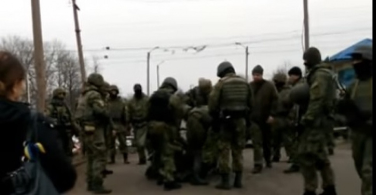В сети появилось видео разгона участников ж.-д. блокады Донбасса (ВИДЕО)