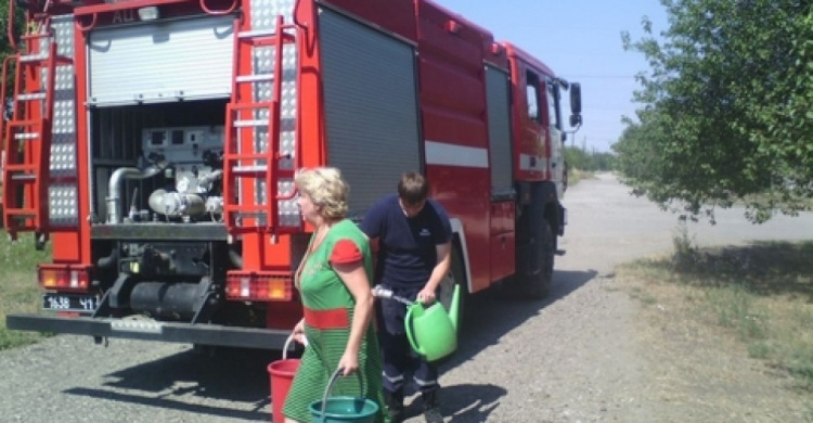 Спасатели доставили воду в северные города Донецкой области