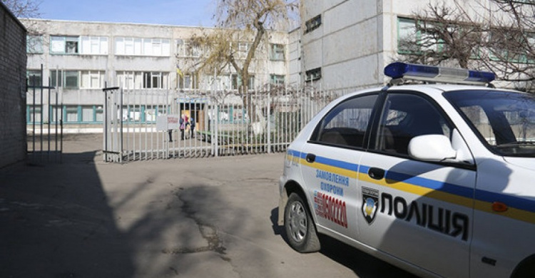 В школах Донбасса с 1 сентября будет дежурить полиция