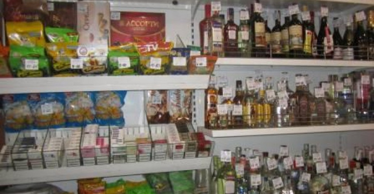 В центре Мариуполя изъяли нелицензионные алкоголь и сигареты на сумму более 20 тыс. грн. (ФОТО)
