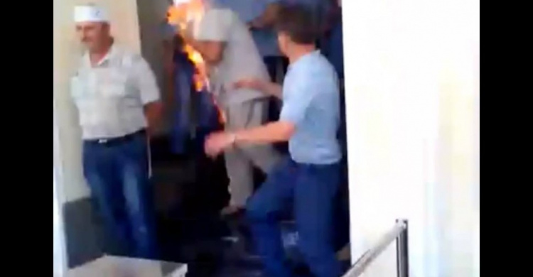 В здании Минэнергоугля шахтер предпринял попытку самосожжения