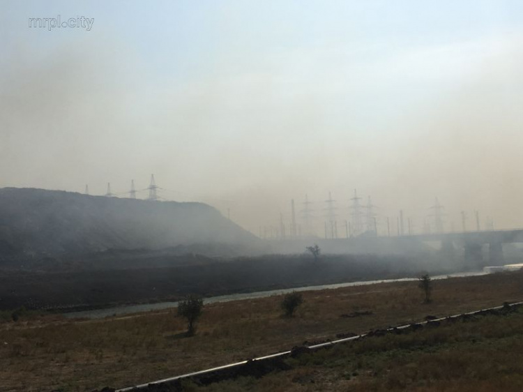В Мариуполе горит полигон (ФОТО+ВИДЕО)