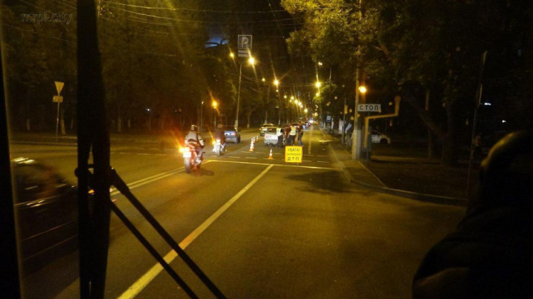 ДТП в центре Мариуполя: машина сбила 35-летнюю женщину (ФОТО)