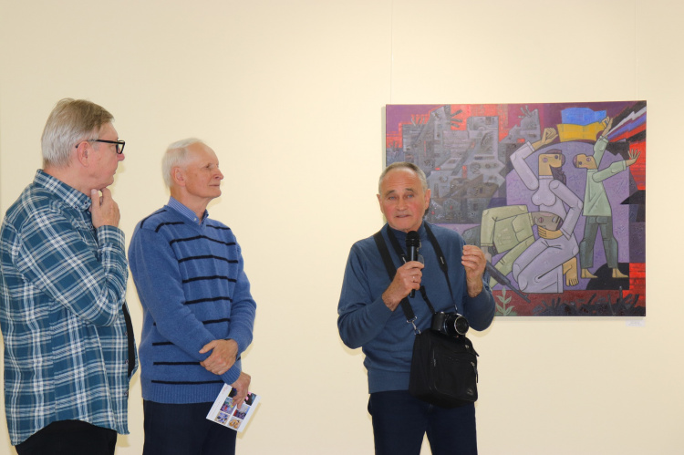 Маріупольський художник Володимир Харакоз запрошує своїми картинами до діалогу
