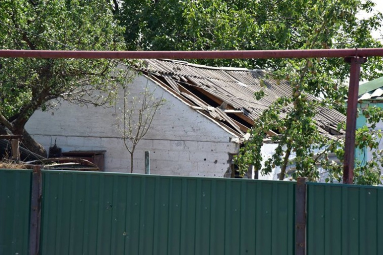 Под Мариуполем в Чермалыке  повреждено 30 домов (ФОТО)