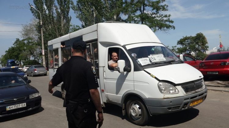 Транспортный коллапс в Мариуполе: в выходные на Песчанку въезд разрешали только по прописке (ФОТО+ВИДЕО)