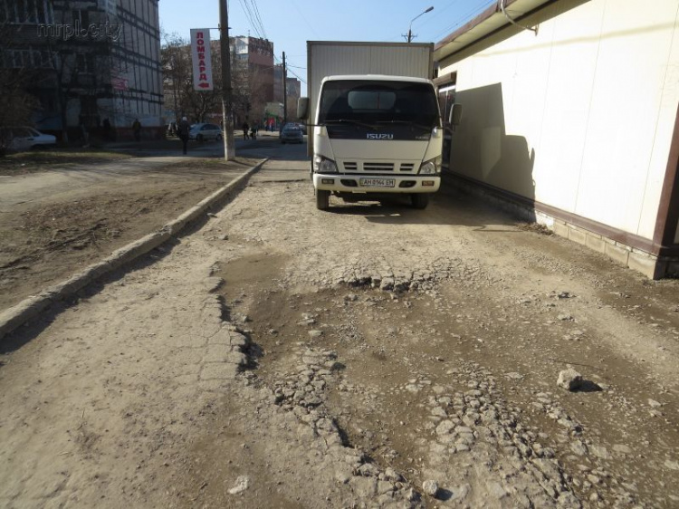 Разрушения дорог в Мариуполе превзошли зимний прогноз «Автодора» (ФОТО+ВИДЕО)