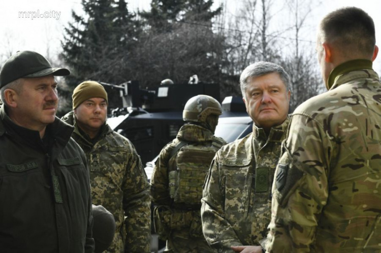 Петр Порошенко прибыл на передовую в полк «Азов» (ФОТО+ВИДЕО)
