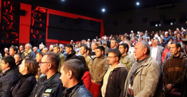 Режиссер фильма «Червоний» в Мариуполе: кино не менее мощное оружие, чем танки (ФОТО)