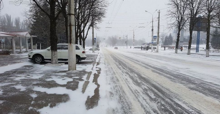 Снежная зима в Мариуполе: советы пешеходам и водителям