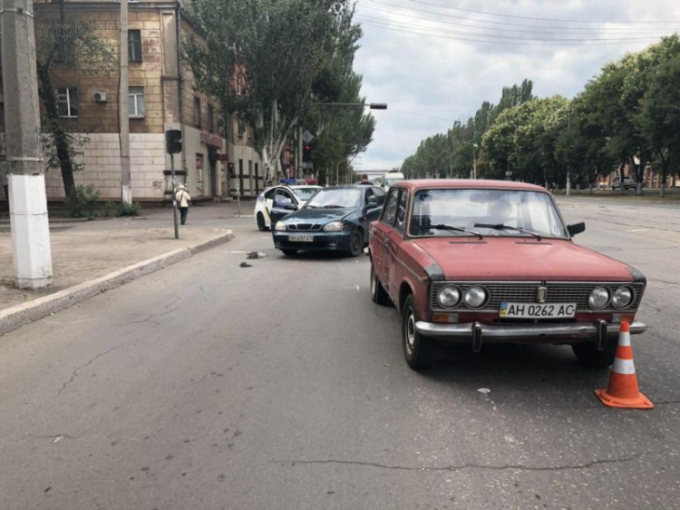 Доездились: в Мариуполе столкнулись два автомобиля (ФОТО)