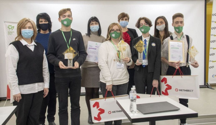 В Мариуполе подвели итоги конкурса «Green интеллект»: самые эрудированные школьники получили ноутбуки
