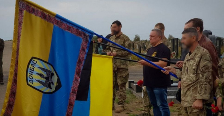 В Мариуполе попрощались с украинским бойцом, погибшим от пули снайпера (ФОТО)
