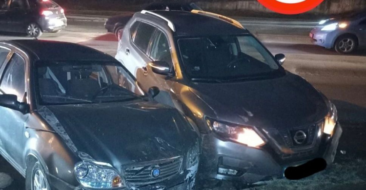 Пассажирка легкового авто пострадала в ДТП в Мариуполе