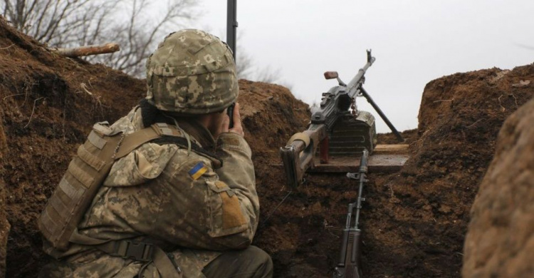 Боевики применили ракетный комплекс возле Мариуполя, на Донбассе ранили водителя-санитара