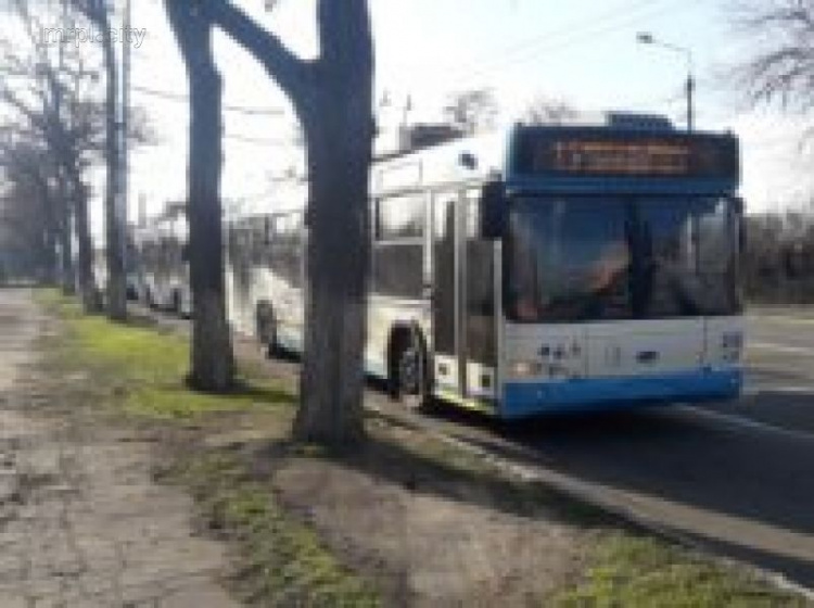 Из-за ДТП в Мариуполе остановился электротранспорт (ФОТО)