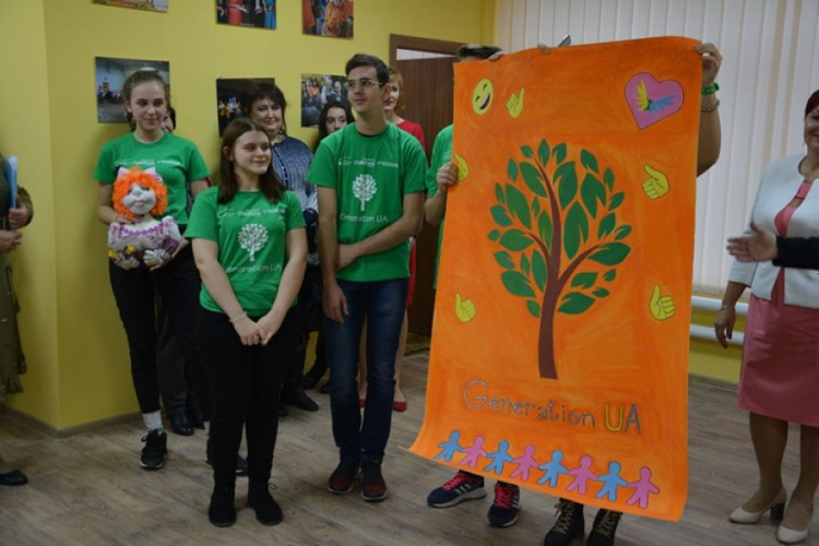 Помощь детям и взрослым: в Мариуполе открылся первый Центр развития молодежи (ФОТО)