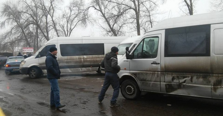 Власти Донецкой области пообещали искоренить торговлю местами в очередях на КПВВ