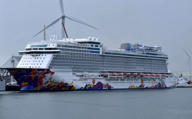 Коронавирус: почти две тысячи пассажиров лайнера в Гонконге стали «пленниками» судна