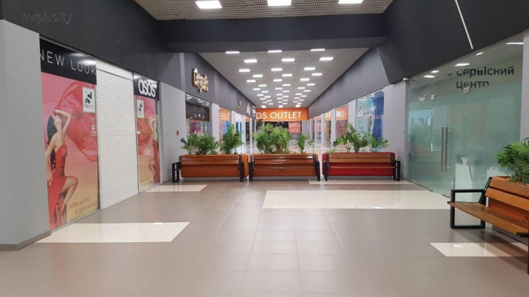 Вопреки карантину в Мариуполе продолжают работать крупнейшие торговые центры (ФОТО)