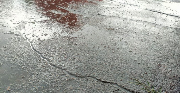На Мариуполь обрушился ливень с градом