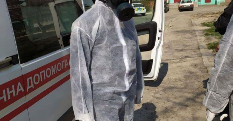Переполох в Мариуполе: к «больному» мужчине приехала полиция и медики в защитных костюмах (ФОТО)