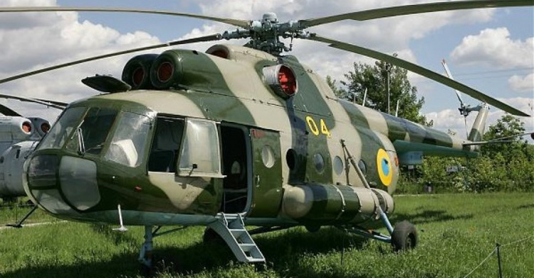 Военный вертолет доставил двух украинских военных из Мариуполя в Днепр