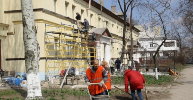 Восемь домов в Мариуполе получат утепленный фасад